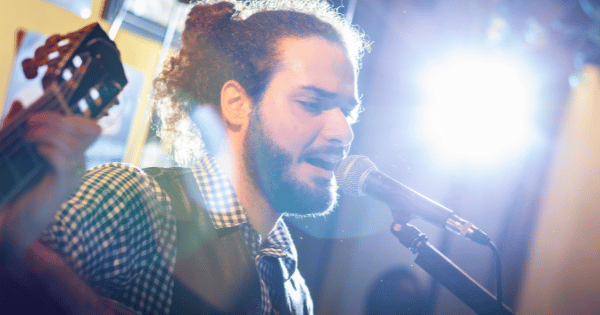 Los mejores micrófonos para cantar en vivo